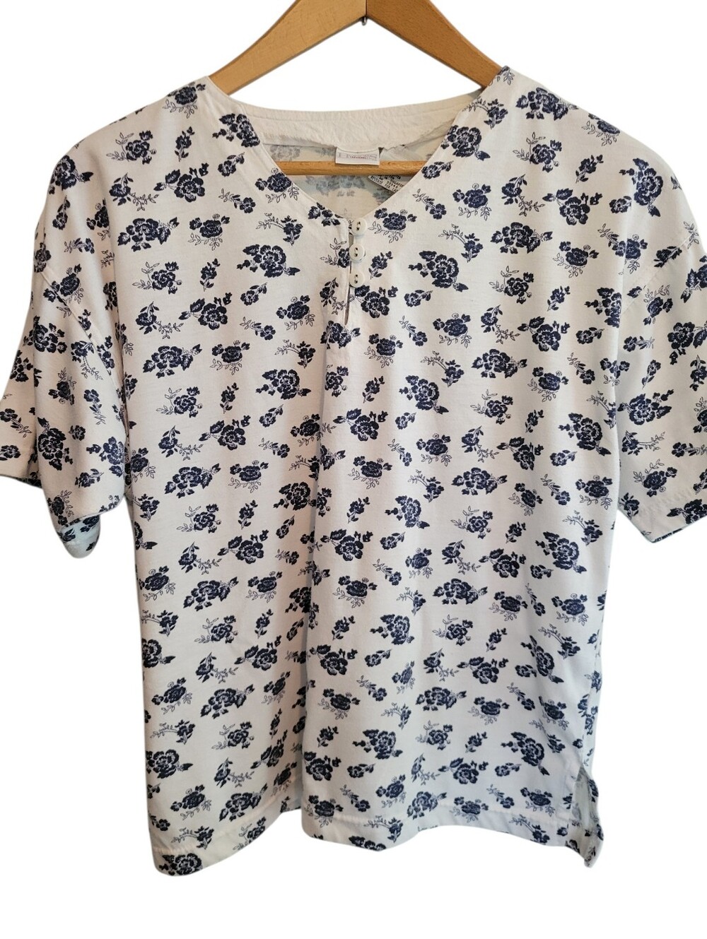 Honors Vintage 90s soft Cotton Blend Henley Shirt White With Blue Flowers Size L